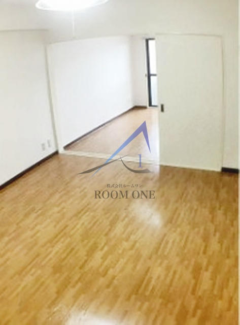 関内ロイヤルガーデンの居間・リビング|洋室のお部屋です。