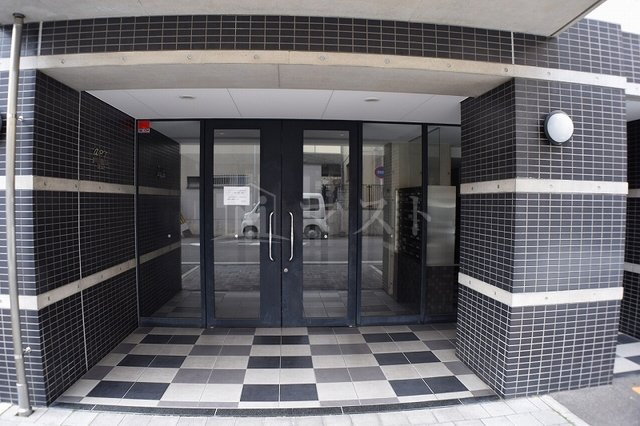 大阪市西区南堀江３丁目の賃貸マンションのエントランス