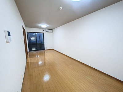 【内装】 | 春月堂