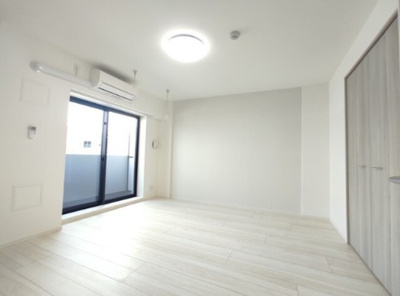 【居間・リビング】 | プレール・ドゥーク方南町 | 10.6帖のきれいな洋室。