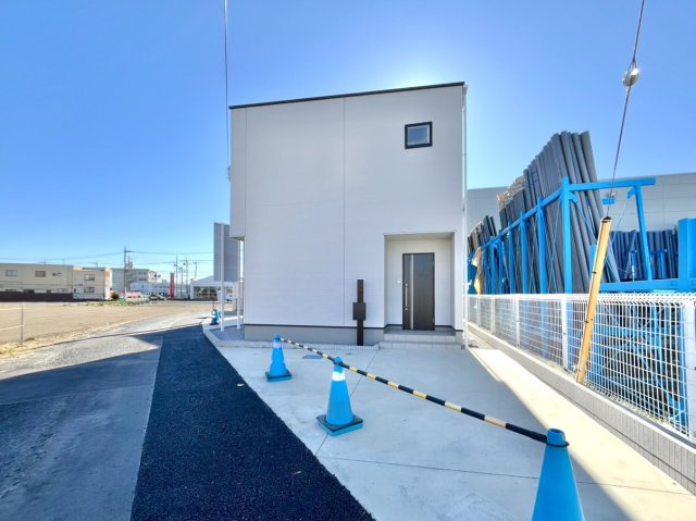 【中古戸建】伊勢崎市上泉町の外観|■外観｜土日のご見学はもちろん、平日・夜間のご案内も大歓迎です♪「今から見たい」や「仕事終わりに見たい」にもご対応できますのでお気軽にお問い合わせください♪