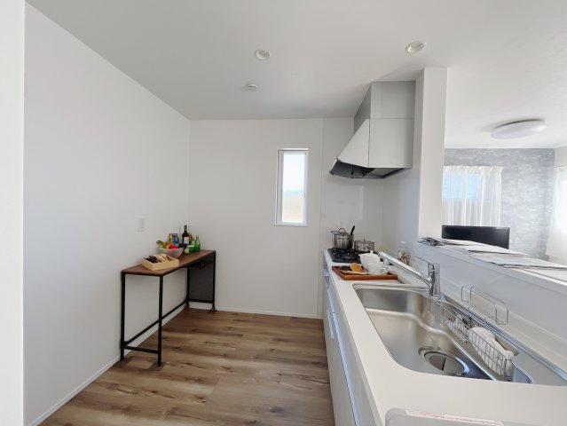 【中古戸建】伊勢崎市上泉町のキッチン|■キッチン｜キッチンで家事をしていても部屋全体が見渡せる安心設計です（＾＾）☆