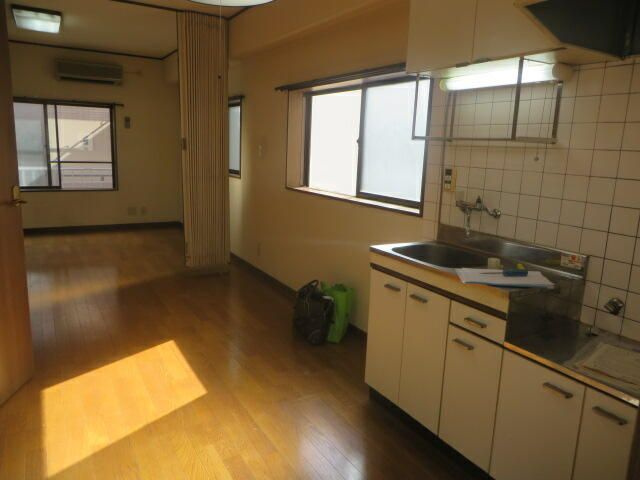 かつらマンションの居間・リビング