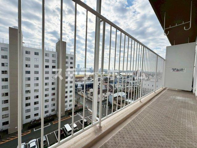 新北野第一コーポA棟のバルコニー|暖かな日差しのふりそそぐバルコニー