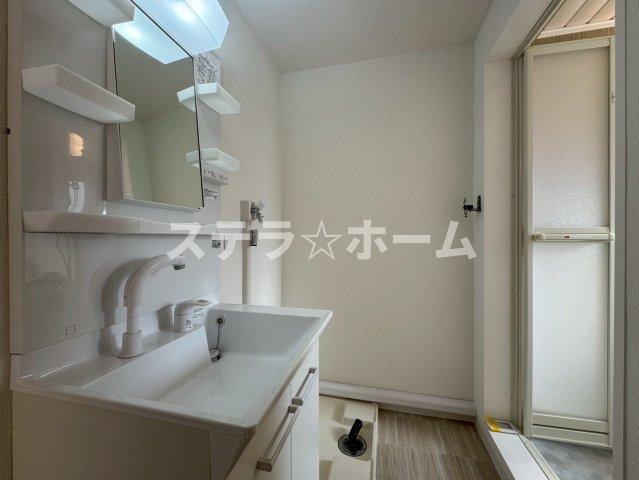 新北野第一コーポA棟の独立洗面台|独立洗面化粧台が付いています