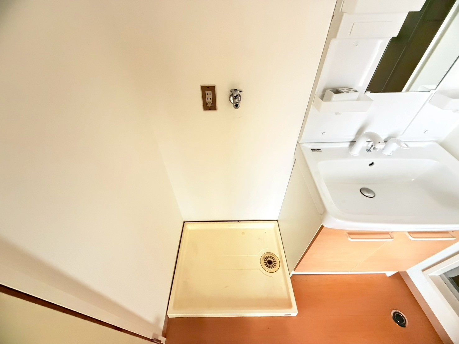 矢追マンションの洗面所