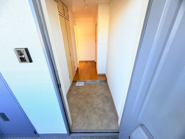 矢追マンションの玄関