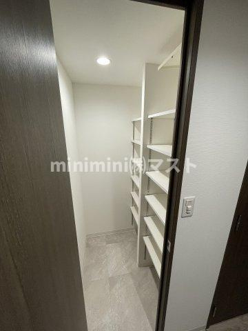 大阪市浪速区稲荷１丁目の賃貸マンションの収納