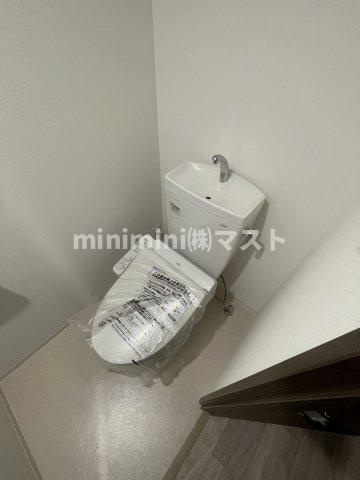 大阪市浪速区稲荷１丁目の賃貸マンションのトイレ