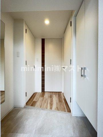 大阪市浪速区難波中３丁目の賃貸マンションの玄関