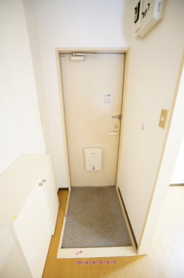 【玄関】 | エクセレントわらび | ※同物件・反転タイプの写真です。