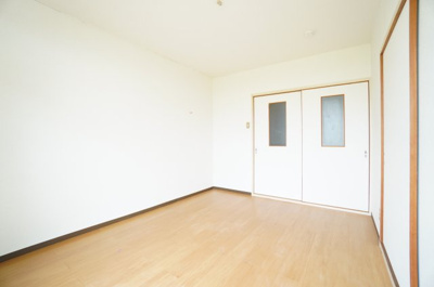 【洋室】 | エクセレントわらび | ※同物件・反転タイプの写真です。