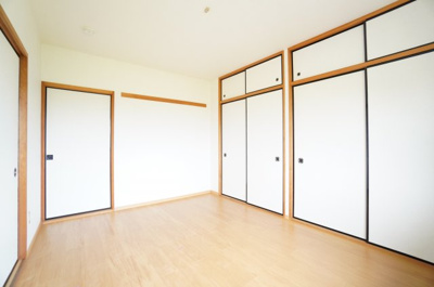 【寝室】 | エクセレントわらび | ※同物件・反転タイプの写真です。