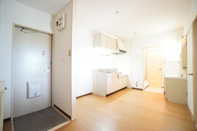 【居間・リビング】 | エクセレントわらび | ※同物件・反転タイプの写真です。