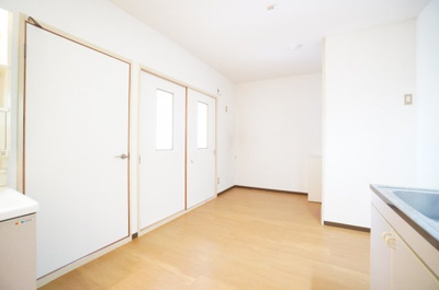 【居間・リビング】 | エクセレントわらび | ※同物件・反転タイプの写真です。