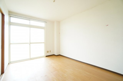 【洋室】 | エクセレントわらび | ※同物件・反転タイプの写真です。