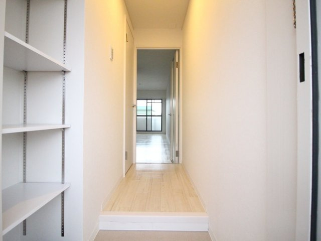 石屋川ロイヤルハイツの玄関