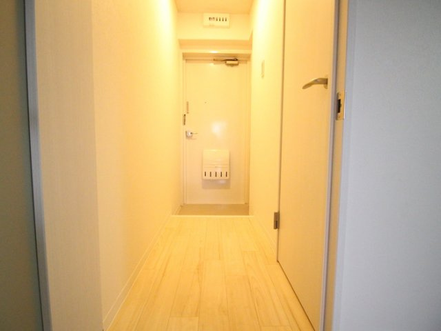 石屋川ロイヤルハイツの玄関