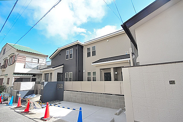 クロリス摩耶の外観