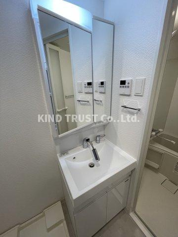 S-RESIDENCE大阪同心の独立洗面台|朝の支度にも助かる、独立の洗髪洗面化粧台