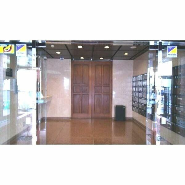 ロイヤルハイツ新宿御苑のエントランス