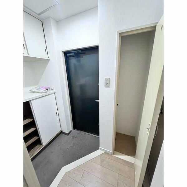 ロイヤルハイツ新宿御苑の玄関