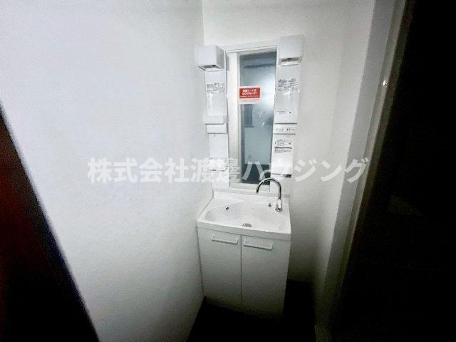 常称寺町貸家の洗面所