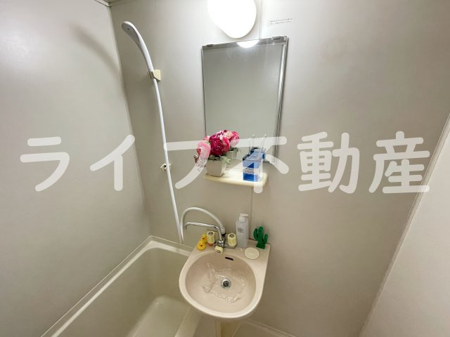 グリーングラスの独立洗面台|使いやすい独立洗面台です