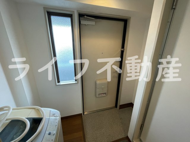 グリーングラスの玄関|収納もある玄関です