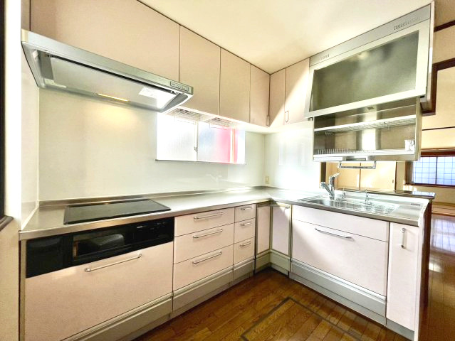 コンクリ外構済10台駐車×防音室の家×大型5SLDKの希少物件のキッチン|きれいなキッチンです