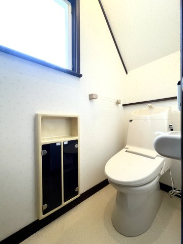 コンクリ外構済10台駐車×防音室の家×大型5SLDKの希少物件のトイレ|トイレです