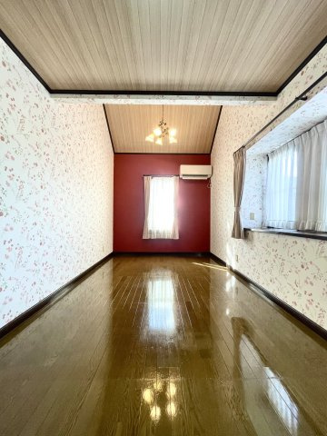 コンクリ外構済10台駐車×防音室の家×大型5SLDKの希少物件の洋室|落ち着いた色調の洋室です