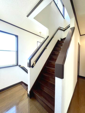 コンクリ外構済10台駐車×防音室の家×大型5SLDKの希少物件のその他|階段部です