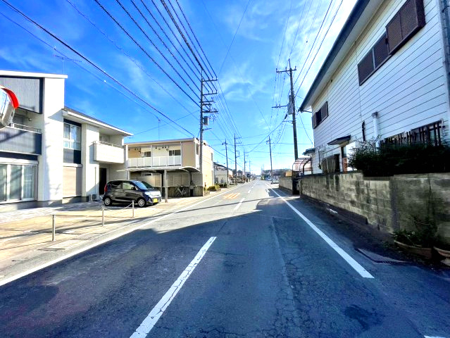 コンクリ外構済10台駐車×防音室の家×大型5SLDKの希少物件の前面道路含む現地写真|前面道路含む現地写真です