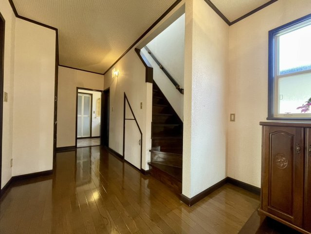 コンクリ外構済10台駐車×防音室の家×大型5SLDKの希少物件のその他共用部分|玄関ホールです