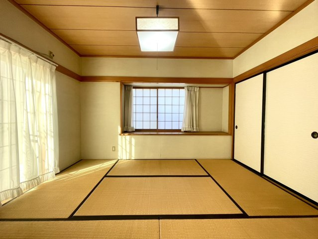 コンクリ外構済10台駐車×防音室の家×大型5SLDKの希少物件の和室|趣のある和室です