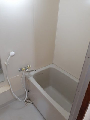 【浴室】 | グリーンヒルＢ | 落ち着いた空間のお風呂です