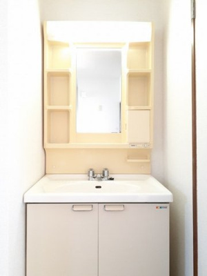 【洗面所】 | グリーンヒルＢ | スペースが確保できる洗面所です