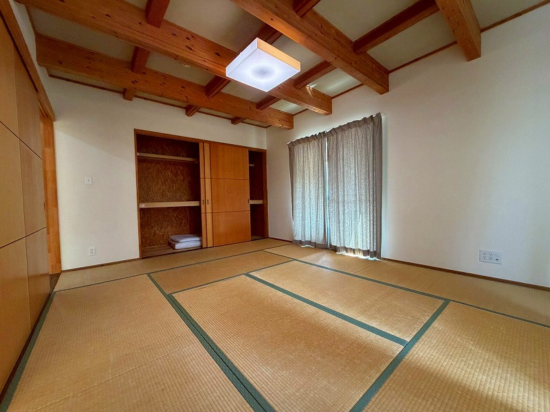伯耆町長山中古戸建の和室|和室部分の収納になります。
収納スぺース十分にございます〇