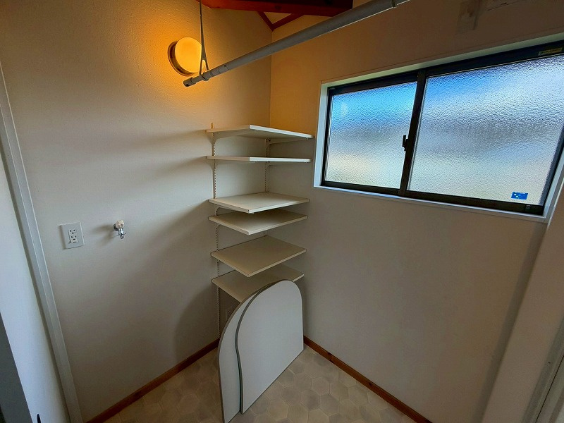 伯耆町長山中古戸建の脱衣所|脱衣室になります。
綺麗に使用されております〇