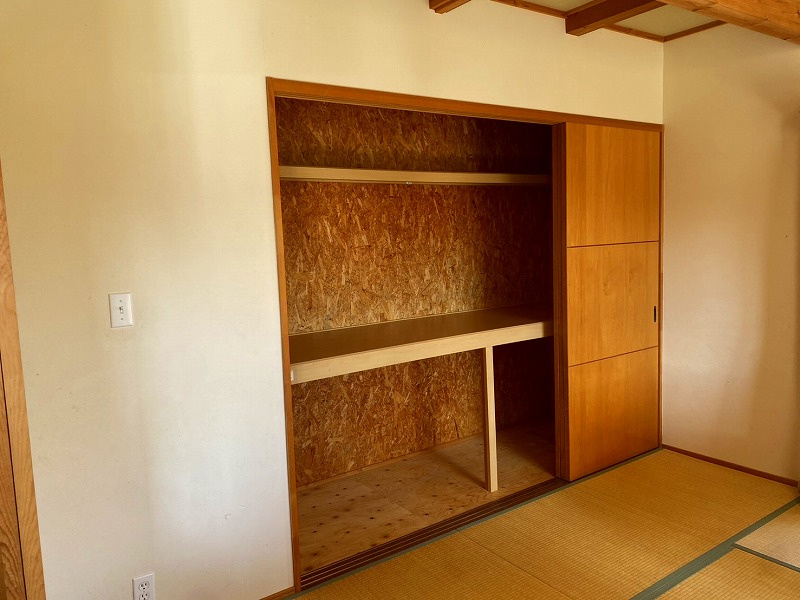 伯耆町長山中古戸建の和室|和室部分の収納になります。
収納スぺース十分にございます〇