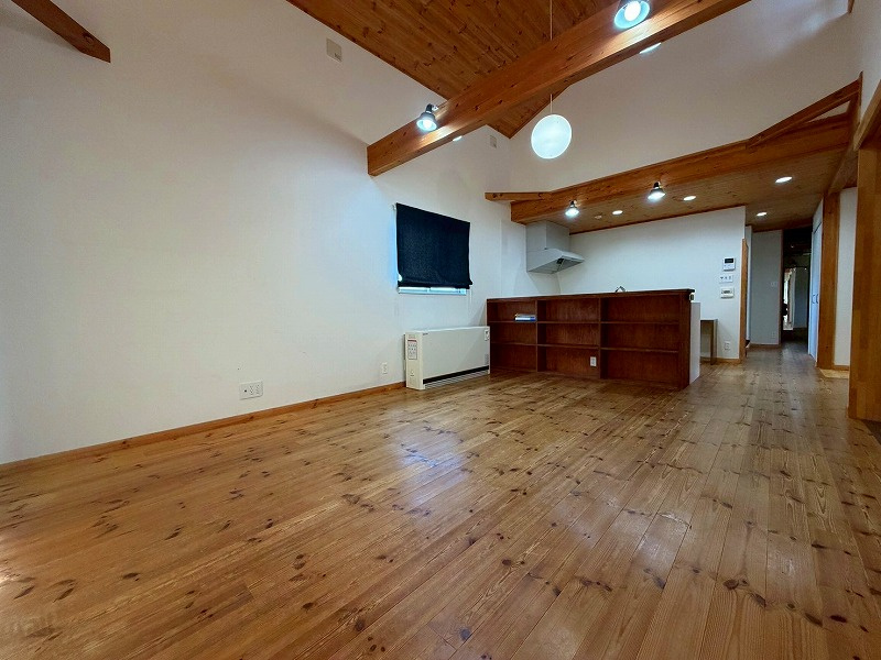 伯耆町長山中古戸建の居間・リビング