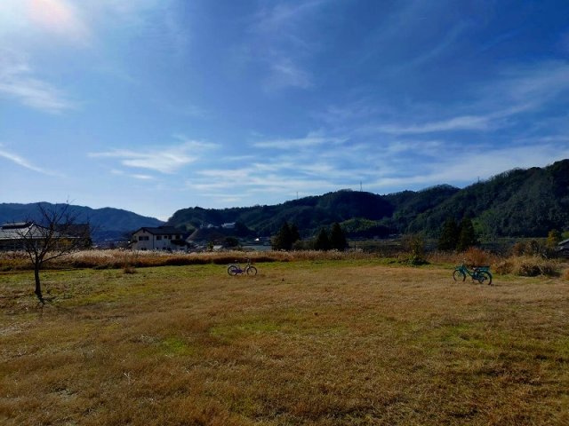伯耆町長山中古戸建のその他|見晴らしの良い立地となっております〇
遊ぶスペースも十分にございます。