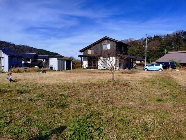 伯耆町長山中古戸建の庭|駐車スペースもたくさんございます〇
来客等も問題ございません。