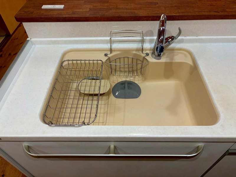 伯耆町長山中古戸建の浴室|シンクになります。