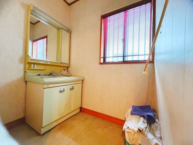 小山市羽川、事務所、作業所付き中古住宅の洗面所