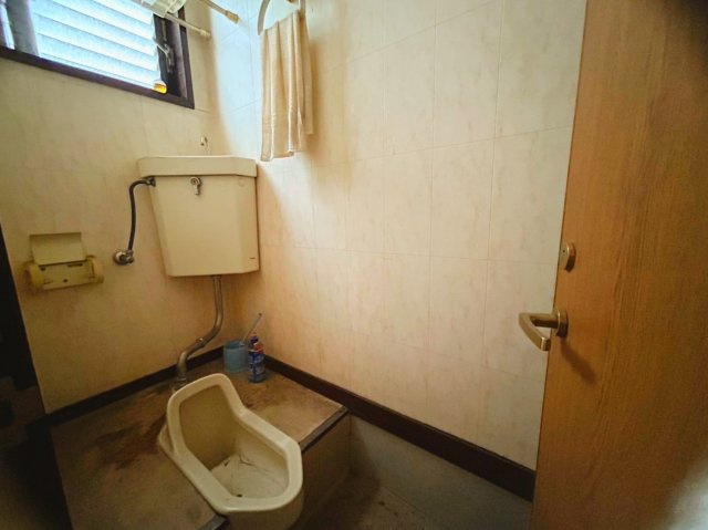 小山市羽川、事務所、作業所付き中古住宅のトイレ