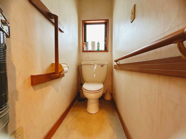 小山市羽川、事務所、作業所付き中古住宅のトイレ
