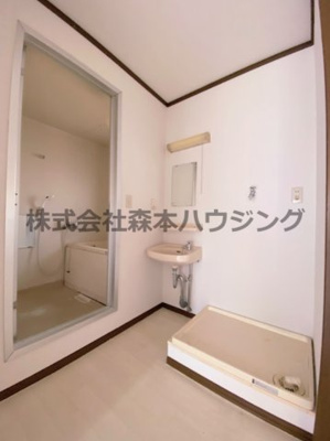 【洗面所】 | 　シティハイムモンレブ | ゆったりとスペースのある洗面所