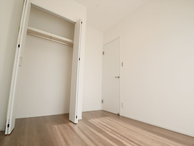 【洋室】 | エイリックタウン箱崎公園ファミリア ＥＡＳＴ | 5帖の洋室。南向きのテラスに面した明るいお部屋で通気や採光に優れています